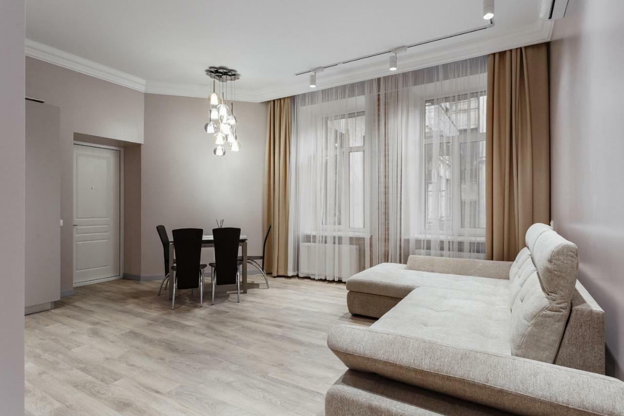 Central Barkar Apartments Одесса Экстерьер фото
