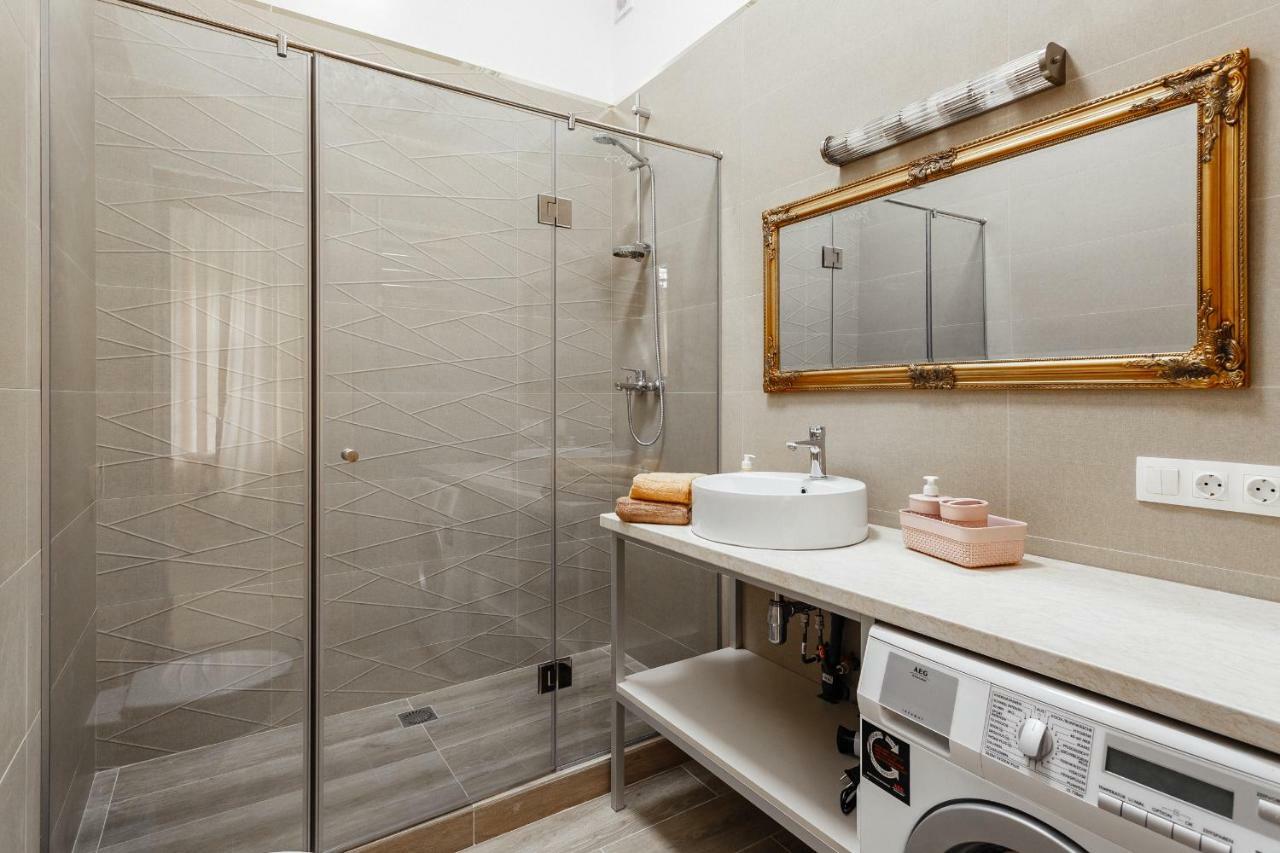 Central Barkar Apartments Одесса Экстерьер фото
