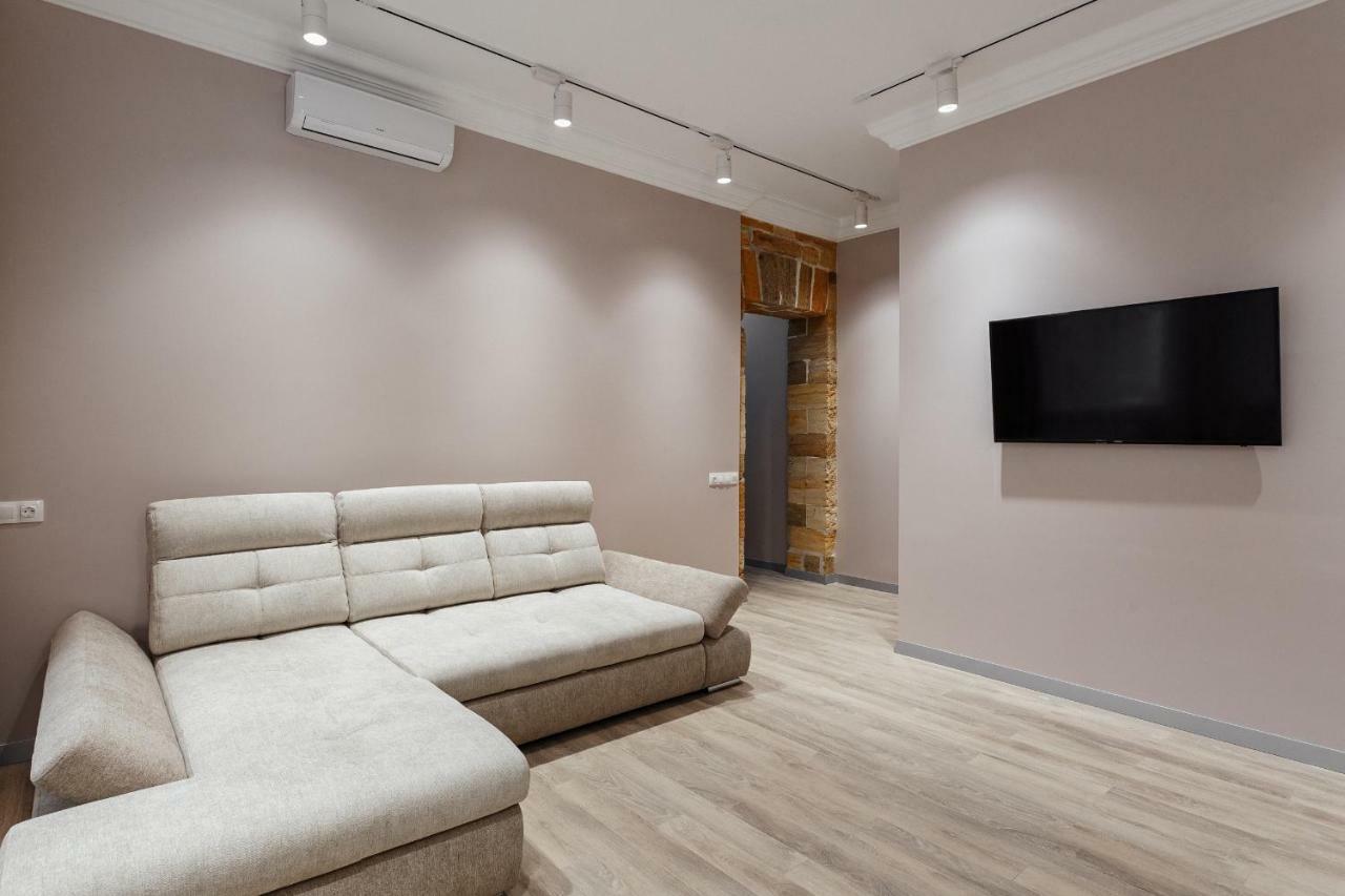 Central Barkar Apartments Одесса Экстерьер фото